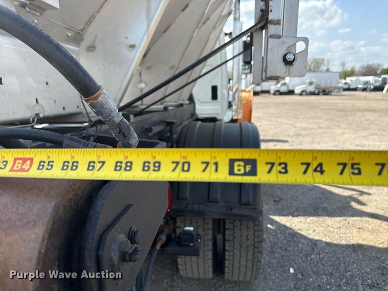 image for item EG5706 2007 International 7500 hook lift truck