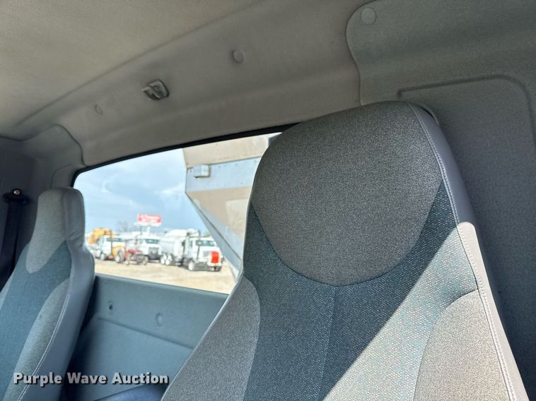 image for item EG5706 2007 International 7500 hook lift truck