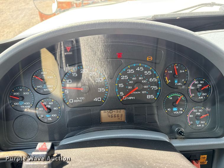 image for item EG5706 2007 International 7500 hook lift truck