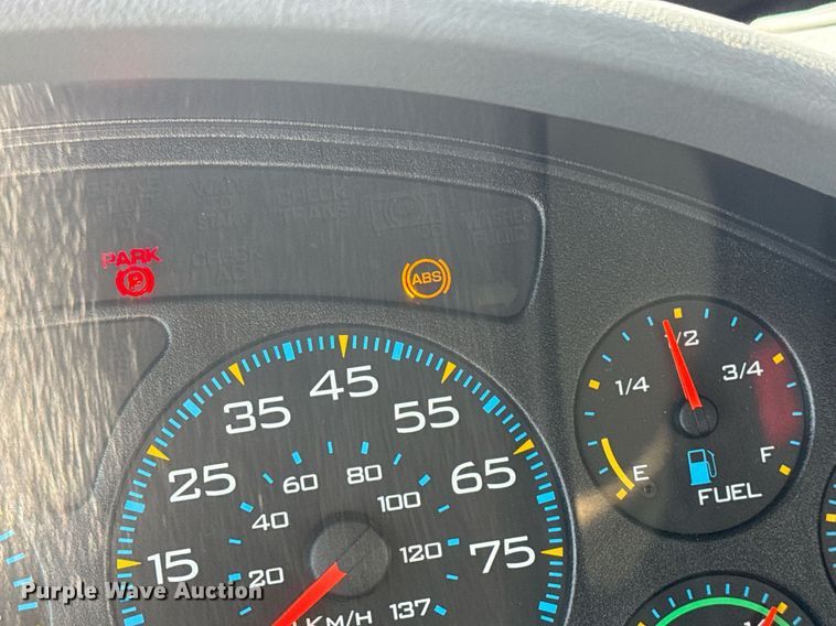 image for item EG5706 2007 International 7500 hook lift truck