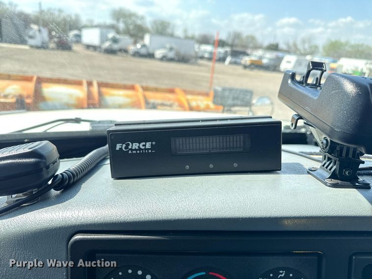 image for item EG5706 2007 International 7500 hook lift truck