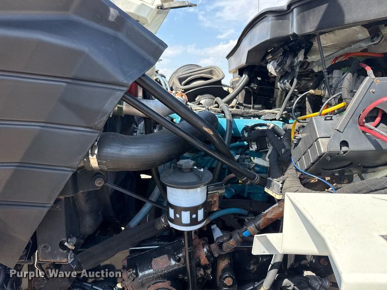 image for item EG5706 2007 International 7500 hook lift truck