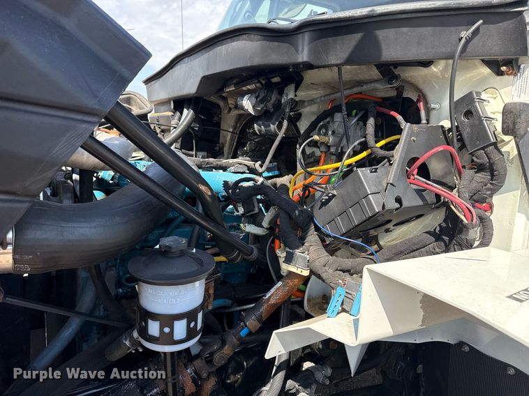 image for item EG5706 2007 International 7500 hook lift truck