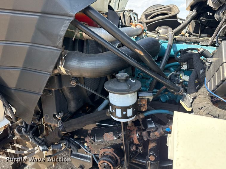 image for item EG5706 2007 International 7500 hook lift truck