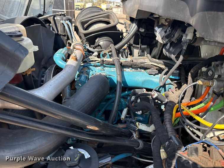 image for item EG5706 2007 International 7500 hook lift truck