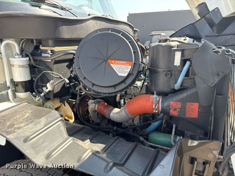 image for item EG5706 2007 International 7500 hook lift truck