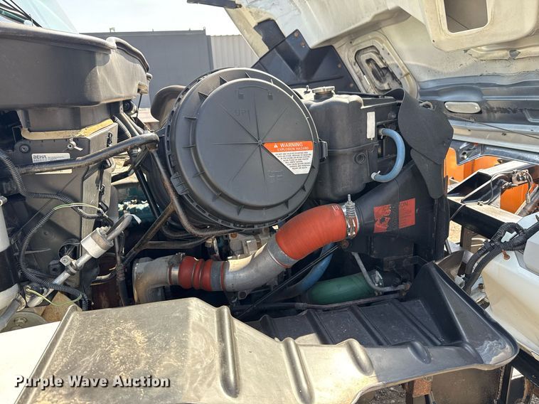 image for item EG5706 2007 International 7500 hook lift truck