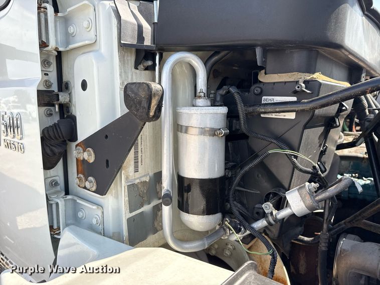 image for item EG5706 2007 International 7500 hook lift truck