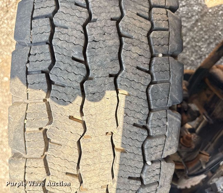 image for item EG5706 2007 International 7500 hook lift truck