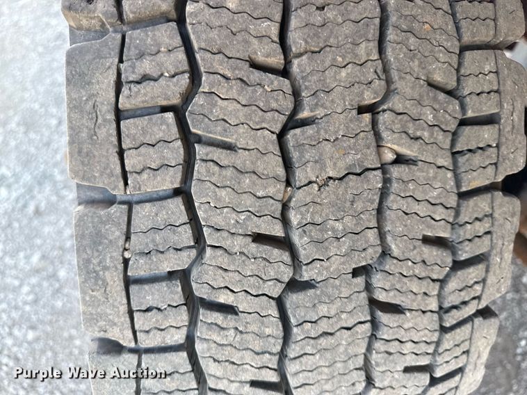 image for item EG5706 2007 International 7500 hook lift truck