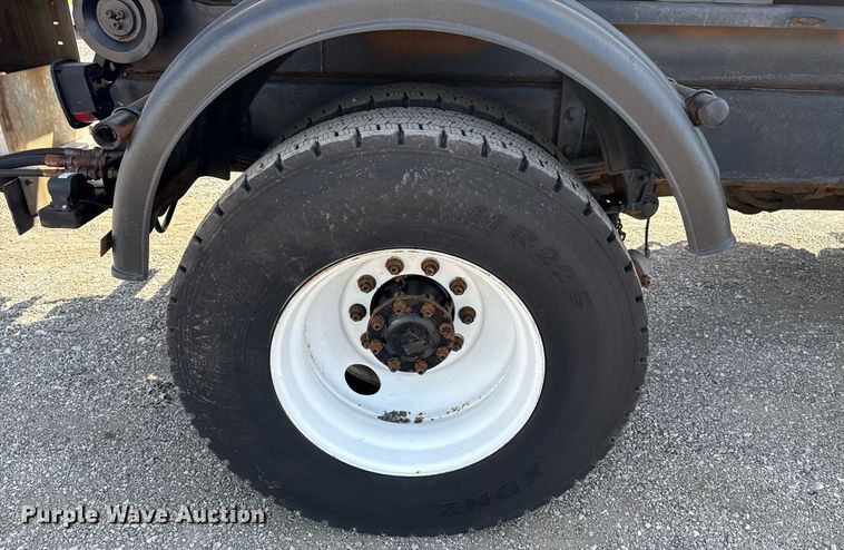 image for item EG5706 2007 International 7500 hook lift truck