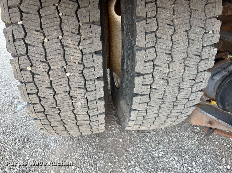 image for item EG5706 2007 International 7500 hook lift truck