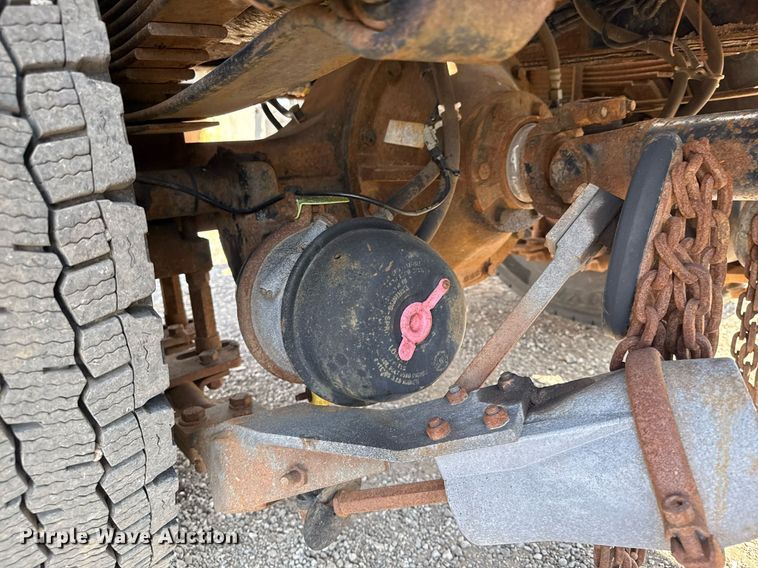 image for item EG5706 2007 International 7500 hook lift truck