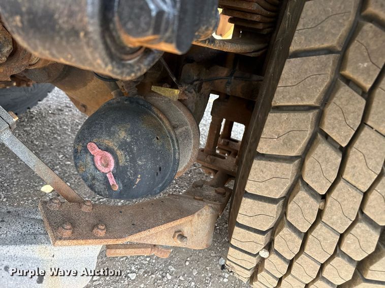 image for item EG5706 2007 International 7500 hook lift truck