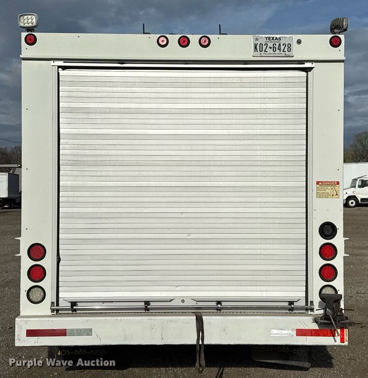 image for item EG5710 2013 International 7400 fuel / lube truck