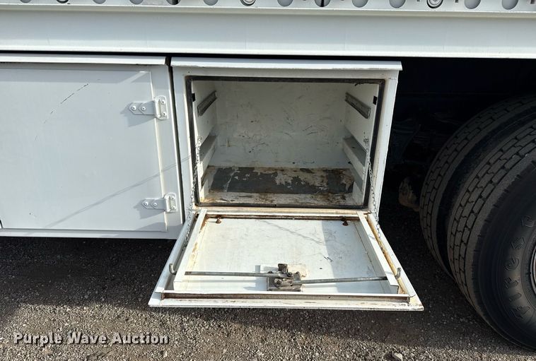 image for item EG5710 2013 International 7400 fuel / lube truck