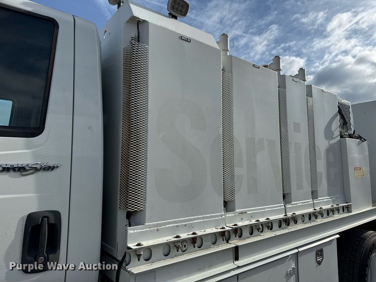 image for item EG5710 2013 International 7400 fuel / lube truck