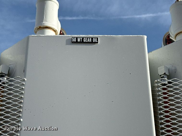 image for item EG5710 2013 International 7400 fuel / lube truck