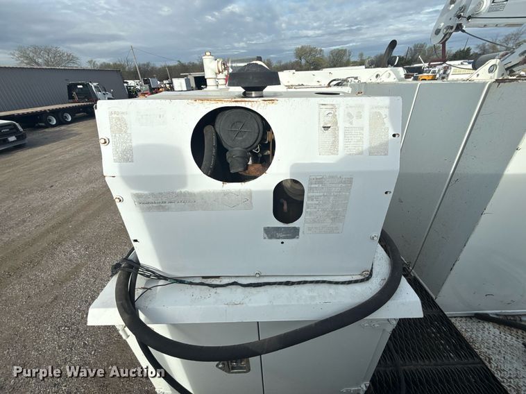 image for item EG5710 2013 International 7400 fuel / lube truck