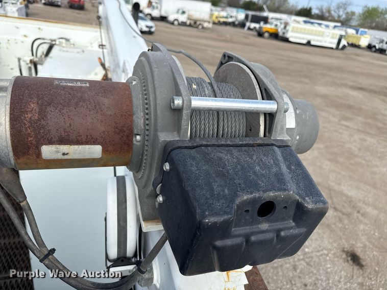 image for item EG5710 2013 International 7400 fuel / lube truck