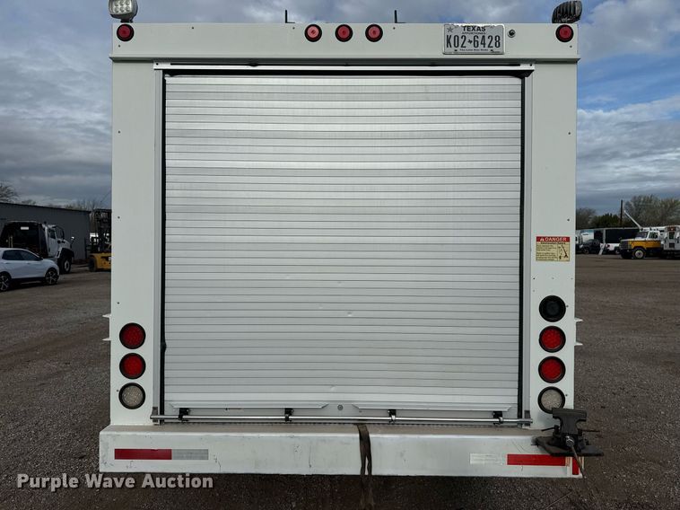 image for item EG5710 2013 International 7400 fuel / lube truck