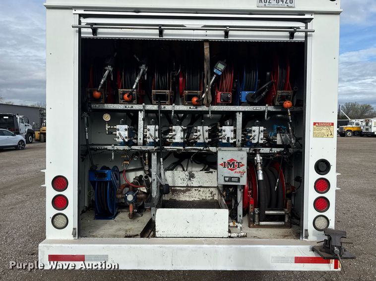 image for item EG5710 2013 International 7400 fuel / lube truck