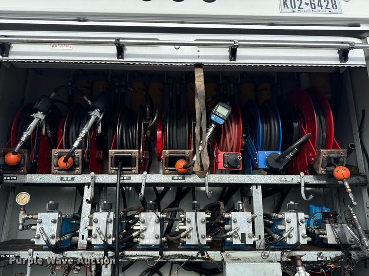 image for item EG5710 2013 International 7400 fuel / lube truck