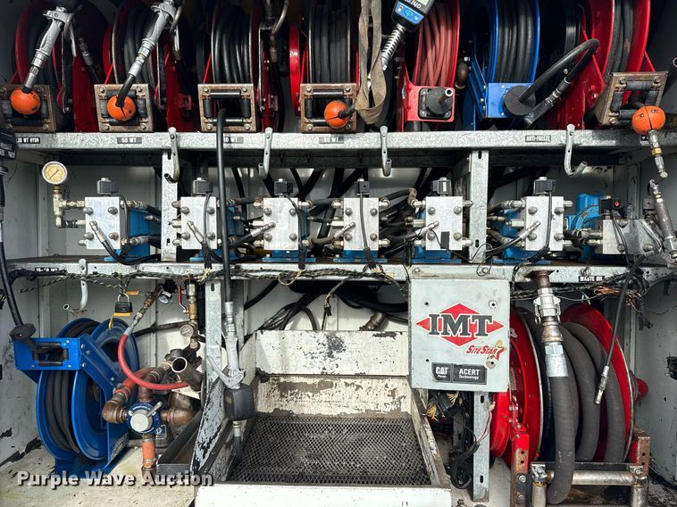 image for item EG5710 2013 International 7400 fuel / lube truck