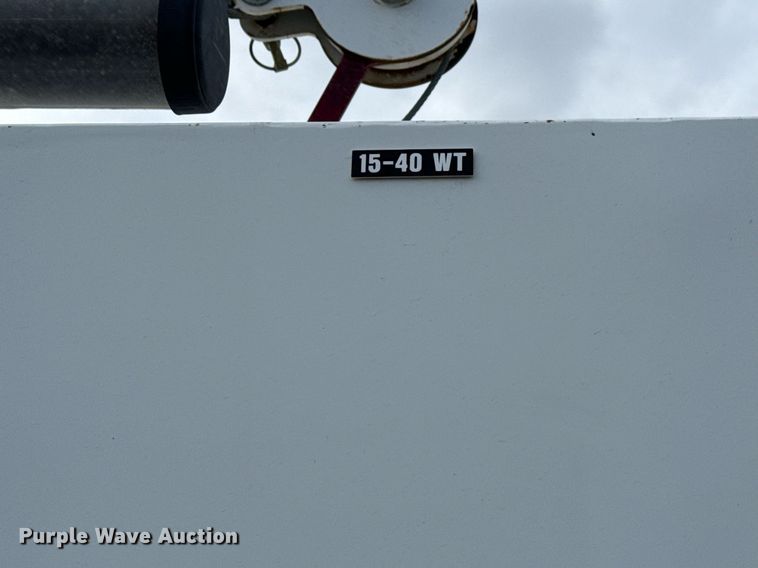 image for item EG5710 2013 International 7400 fuel / lube truck