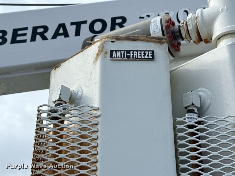 image for item EG5710 2013 International 7400 fuel / lube truck