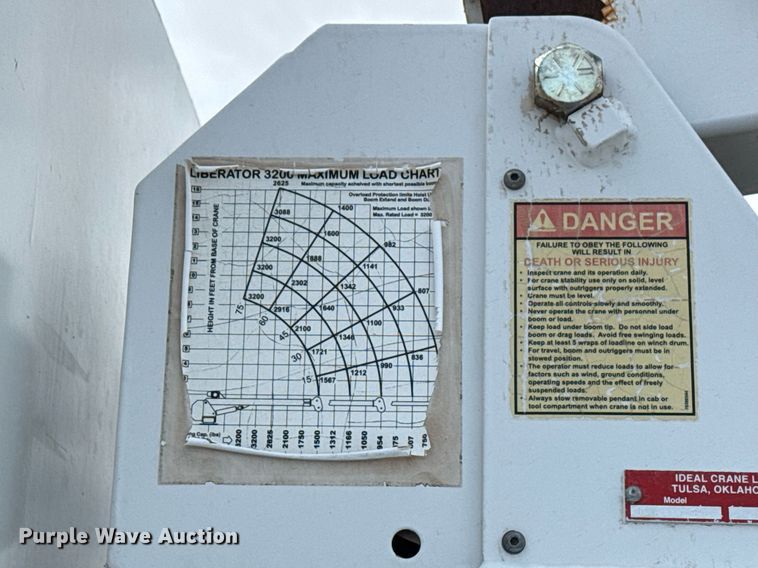 image for item EG5710 2013 International 7400 fuel / lube truck