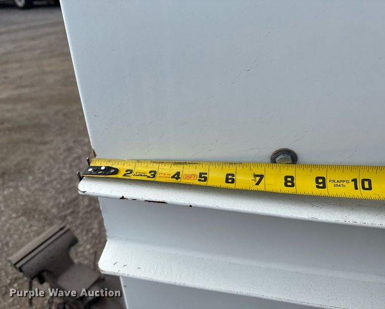 image for item EG5710 2013 International 7400 fuel / lube truck