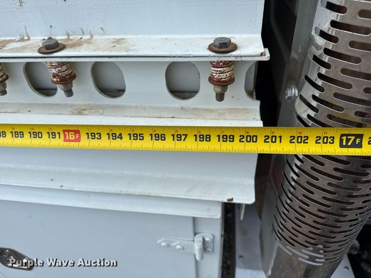 image for item EG5710 2013 International 7400 fuel / lube truck