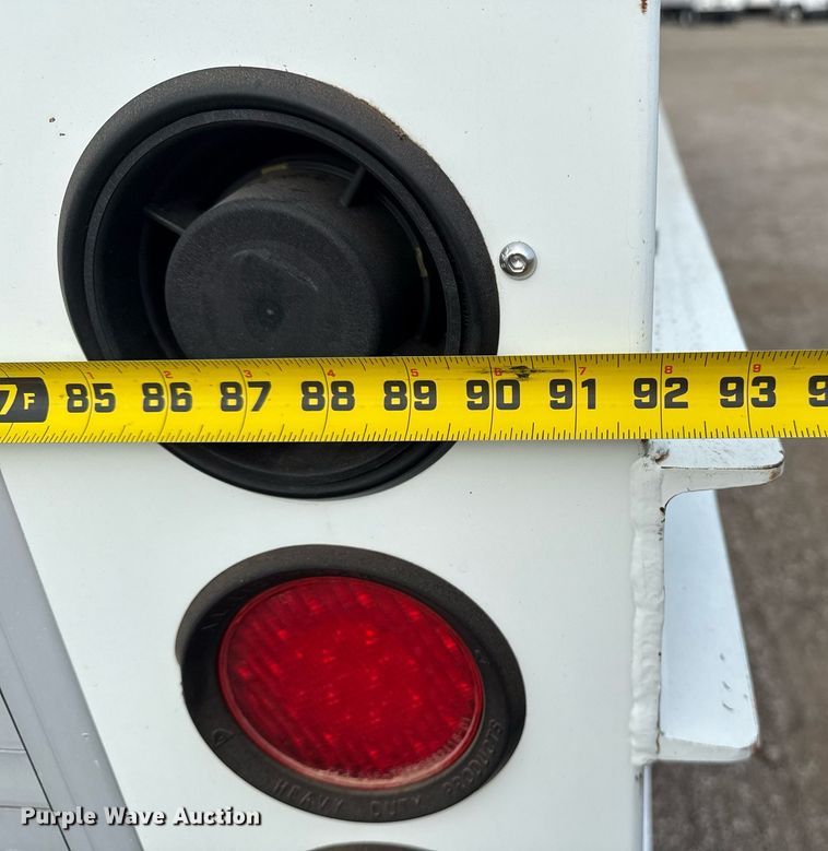 image for item EG5710 2013 International 7400 fuel / lube truck