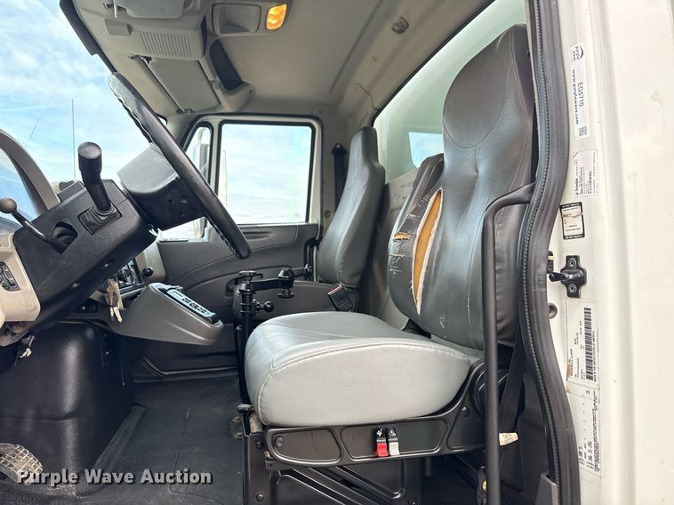 image for item EG5710 2013 International 7400 fuel / lube truck