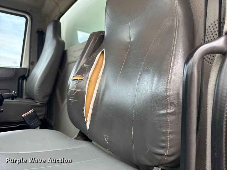 image for item EG5710 2013 International 7400 fuel / lube truck