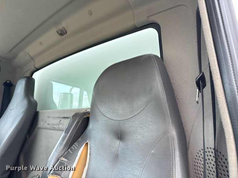 image for item EG5710 2013 International 7400 fuel / lube truck