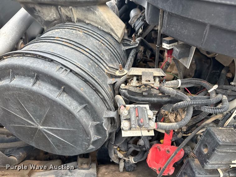 image for item EG5710 2013 International 7400 fuel / lube truck