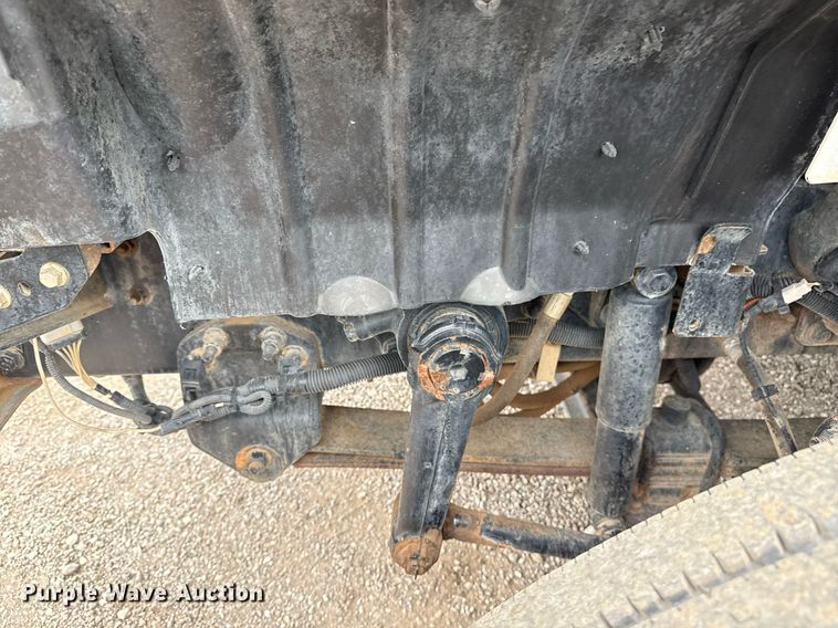 image for item EG5710 2013 International 7400 fuel / lube truck