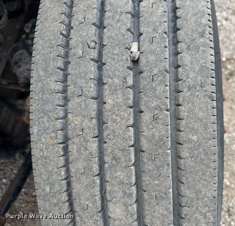 image for item EG5710 2013 International 7400 fuel / lube truck