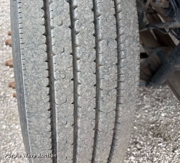 image for item EG5710 2013 International 7400 fuel / lube truck