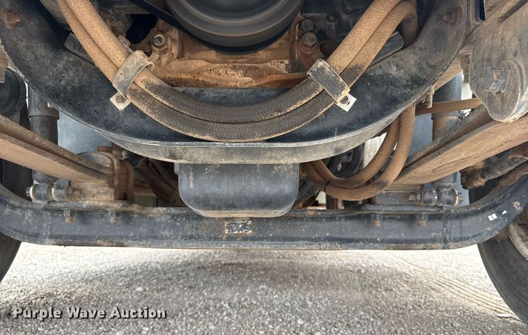 image for item EG5710 2013 International 7400 fuel / lube truck