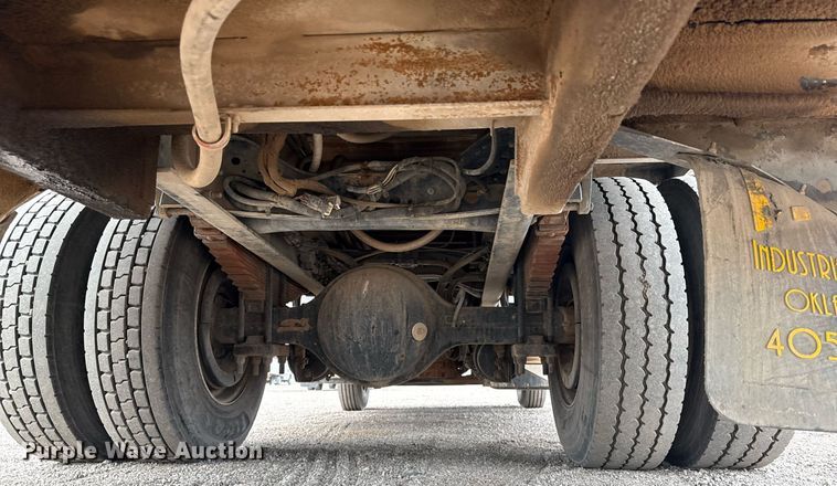 image for item EG5710 2013 International 7400 fuel / lube truck