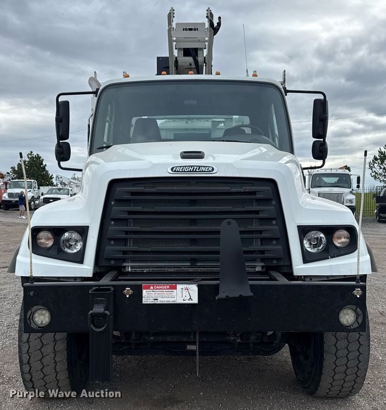 image for item EG5711 2013 Freightliner 114SD crane truck