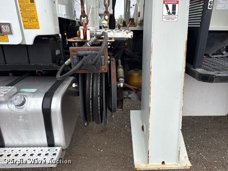 image for item EG5711 2013 Freightliner 114SD crane truck