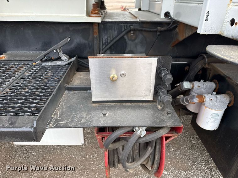 image for item EG5711 2013 Freightliner 114SD crane truck