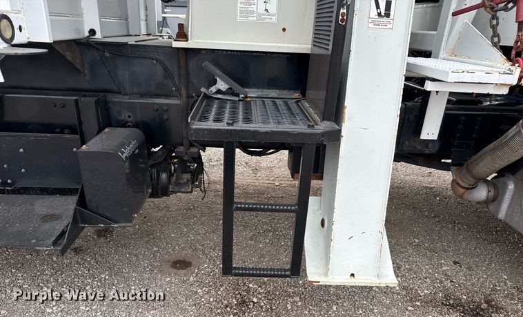 image for item EG5711 2013 Freightliner 114SD crane truck