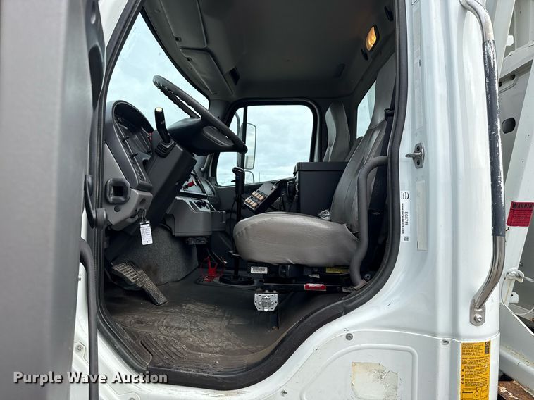 image for item EG5711 2013 Freightliner 114SD crane truck