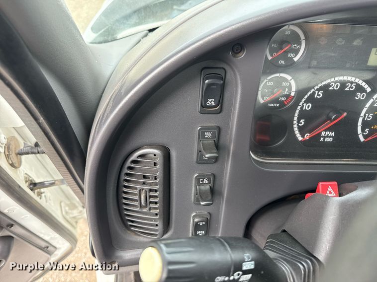 image for item EG5711 2013 Freightliner 114SD crane truck