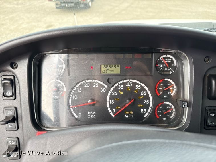 image for item EG5711 2013 Freightliner 114SD crane truck